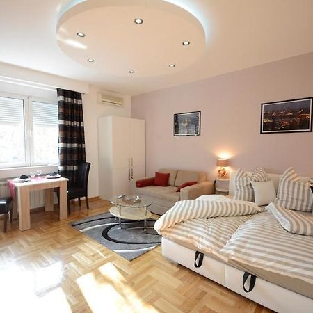 Politika Apartment Белград Екстериор снимка